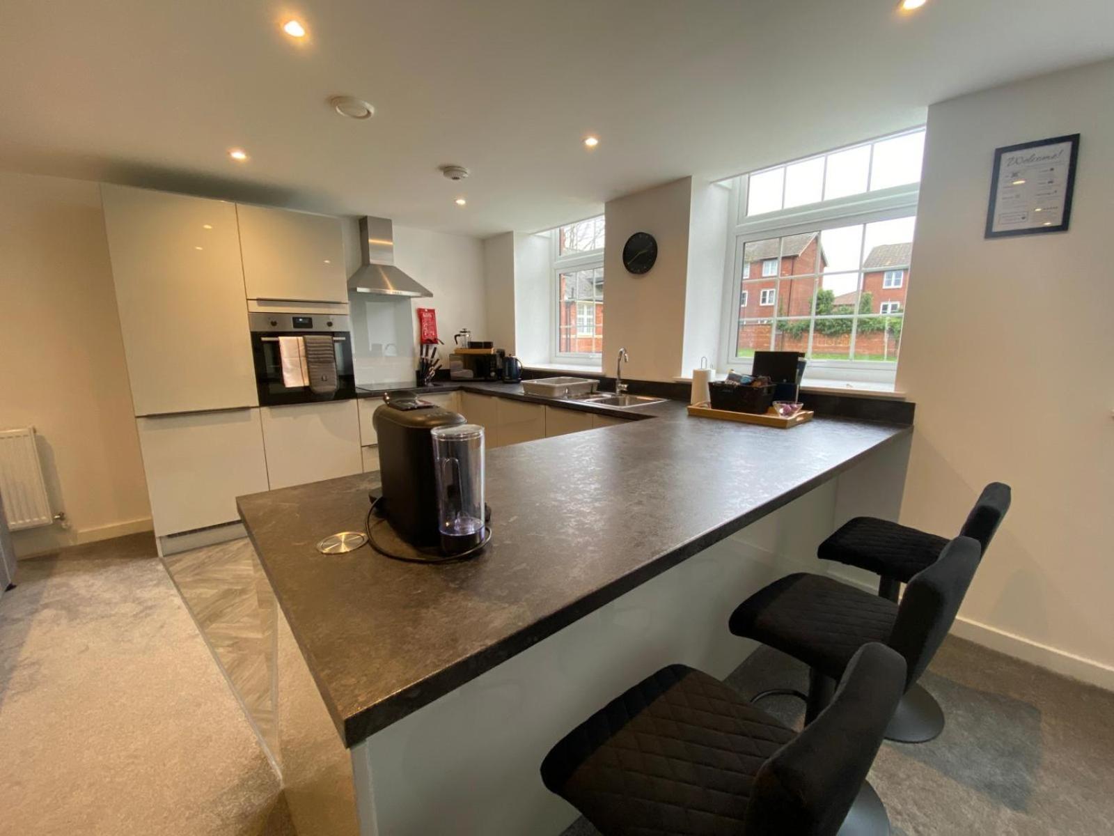 Apartamento Stylish & Contemporary 2-Bed Townhouse - Parking - Wi-Fi - Netflix Worksop Exterior foto